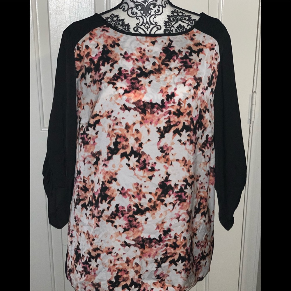 Dana Buchman Peek-a-boo back blouse